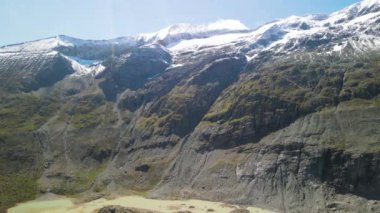 Grossglockner dağları ve yaz mevsiminde buzullar, insansız hava aracı Avusturya 'dan hava manzarası