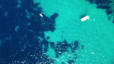 Marina Piccola, Capri 'de güzel bir sahil şeridi. İHA 'dan hava görüntüsü