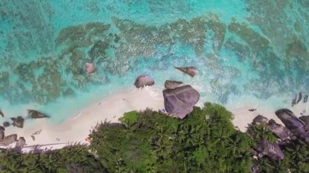 Vista Verso Basso Drone Digue Anse Fonte Argent Beach Seychelles — Video Stock