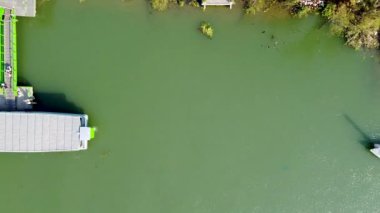 Maeklong şehir manzarasının nehir ve demiryolu pazarı Tayland 'daki inanılmaz hava manzarası..