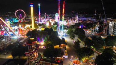 Viyana 'da İHA' dan Prater Lunaparkı 'nın gece hava görüntüsü.