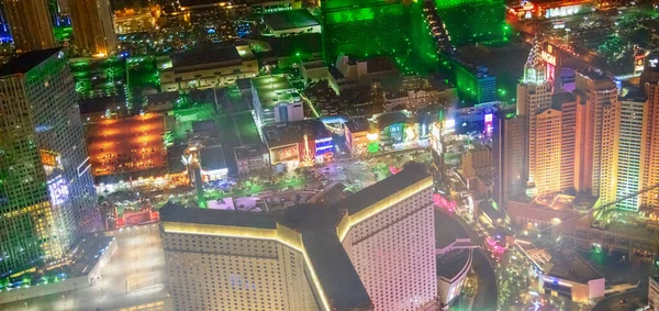 Las Vegas 2018年6月30日 ストリップと主要都市のヘリコプターの夜の空の景色カジノとホテル — ストック写真