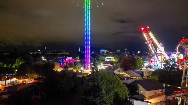 从无人驾驶飞机俯瞰维也纳Prater Amusement公园的夜景 — 图库照片