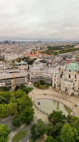 Vertical Air View Vienna Austria Центральні Вулиці Будинки Дрона Похмурий — стокове фото