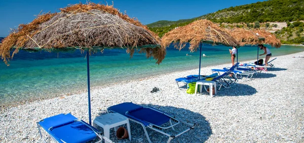 Mutter Und Tochter Genießen Den Strand Von Agios Dimitrios Einem — Stockfoto