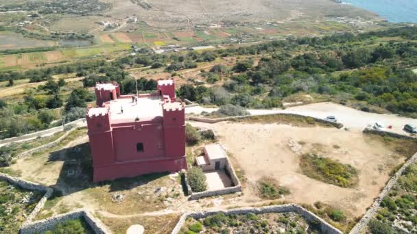 Αεροφωτογραφία Του Κόκκινου Πύργου Της Αγίας Αγκάθα Στη Μάλτα — Αρχείο Βίντεο