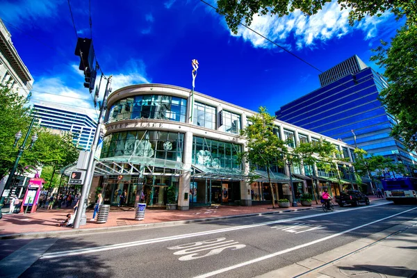 Portland August 2017 Moderne Stadtgebäude Vor Blauem Himmel — Stockfoto