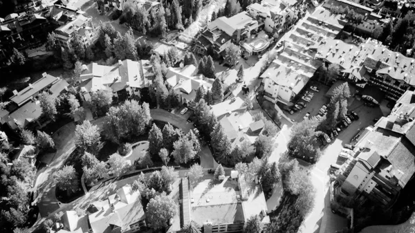 Colorado 'daki Vail kasabasının havadan görünüşü, yaz mevsimi.