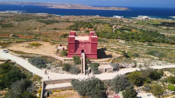 Αεροφωτογραφία Του Κόκκινου Πύργου Της Αγίας Αγκάθα Στη Μάλτα — Αρχείο Βίντεο