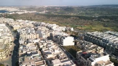 Mellieha 'nın havadan görünüşü, Malta.