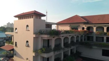 Malezya, İHA 'dan Malacca' nın hava görüntüsü. Güzel bir günde melaka renkli evler.