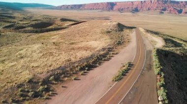 Kanyon dağları boyunca yol, İHA 'dan hava manzarası