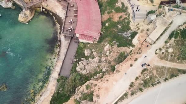 从马耳他Mellieha的无人驾驶飞机俯瞰安哥湾的Popeye村 — 图库视频影像