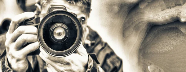 Front View Photographer Hands Camera Man Wearing Red Jacket Yellow — Foto Stock