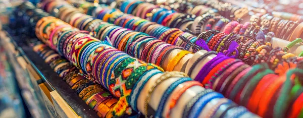 Bracelets Pour Femmes Faits Main Perles Bois Métal Différentes Couleurs — Photo