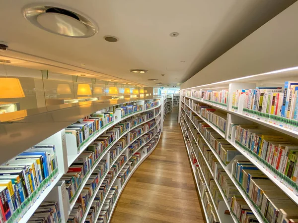 Singapur Diciembre 2019 Moderno Interior Del Jardín Biblioteca Con Estanterías —  Fotos de Stock