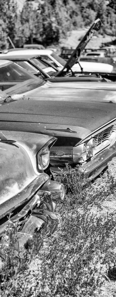 Carros Velhos Enferrujados Sob Céu Azul Veículos Antigos Vintage — Fotografia de Stock