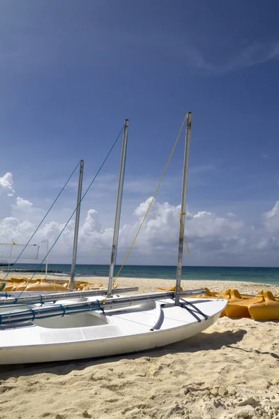 Strandsegelboot — Stockfoto