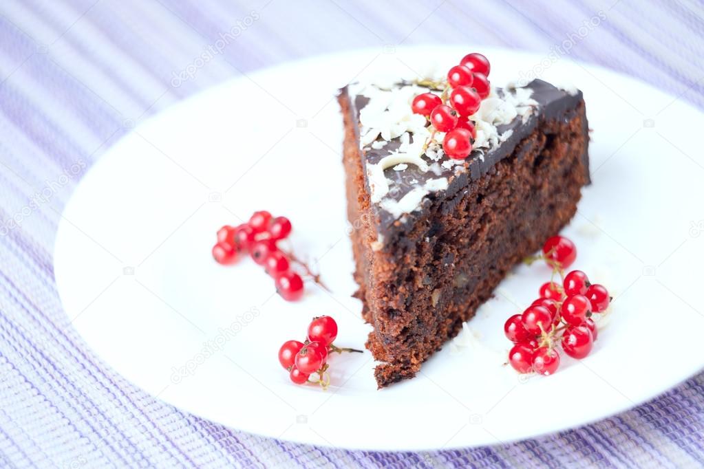 Chocolate fudge cake with currants