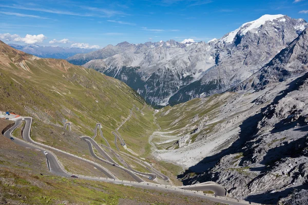 The Stelvio Pass is the highest mountain pass in the Alps — Stock Photo, Image