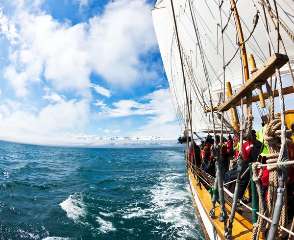HUSAVIK, ICELAND - JUNE 19, 2013: Whale Watching on a traditiona — Stock Photo, Image