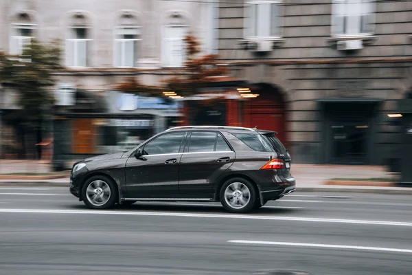 Ukrajina Kyjev Června 2021 Brown Mercedes Benz Class Auto Pohybující — Stock fotografie