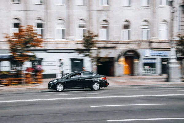 Ukraine Kiew Juni 2021 Schwarzer Hyundai Solaris Fährt Auf Die — Stockfoto