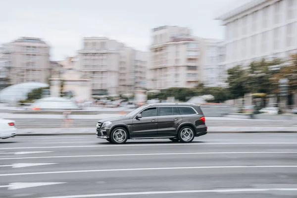 乌克兰 2021年6月2日 Brown Mercedes Benz Class Amg汽车在街上行驶 — 图库照片