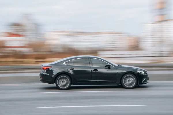 Ουκρανία Κίεβο Νοεμβρίου 2021 Μαύρο Αυτοκίνητο Mazda Κινείται Στο Δρόμο — Φωτογραφία Αρχείου