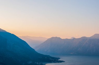 Kotor Kalesi 'nden Boka Kotorska manzaralı gün batımı