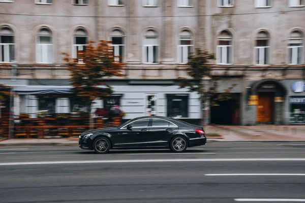 우크라 Kyiv 2021 Black Mercedes Benz Cls Class Car Moving — 스톡 사진