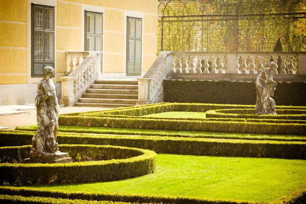 Sculpture of Schonbrunn Palace in Vienna, Austria — Stock Photo, Image