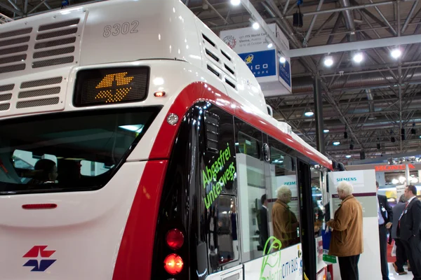 Wien - 26. oktober: erster elektrischer bus (е-bus) am 19. in — Stockfoto