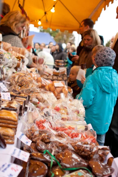 VIENA - 26 DE OCTUBRE: Mercado de vacaciones en el Día Nacional de Austria el — Foto de Stock