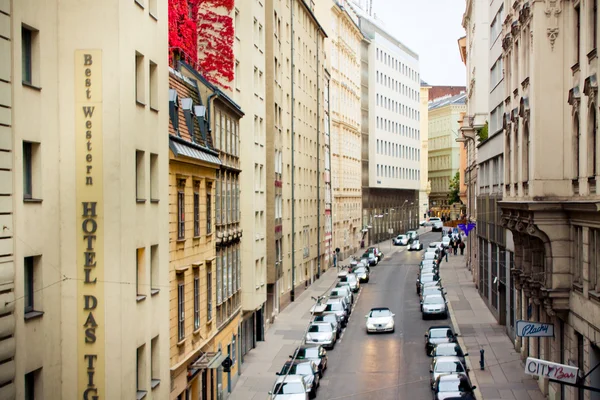 VIENA - 26 DE OCTUBRE: Calle de vacaciones en el Día Nacional de Austria en — Foto de Stock