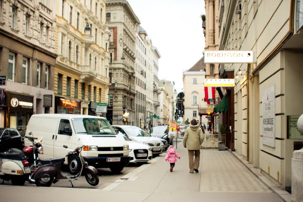 VIENA - 26 DE OCTUBRE: Calle de vacaciones en el Día Nacional de Austria en — Foto de Stock