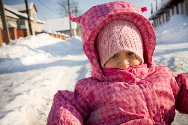Little girl in winter outdoors — Stock Photo, Image