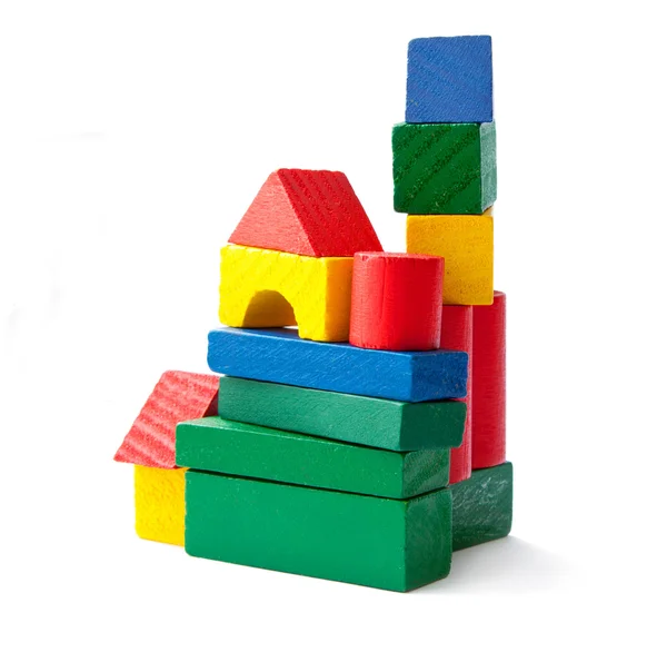 Blocos de construção de madeira coloridos para crianças isolados em ba branco — Fotografia de Stock