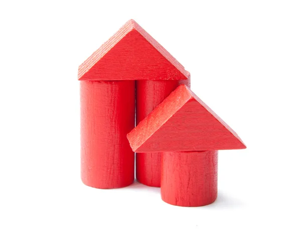 Красные деревянные детские строительные блоки изолированы на белой backgrou — стоковое фото