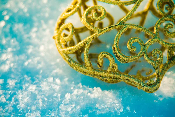 Golden Christmas ornament in the snow — Stock Photo, Image