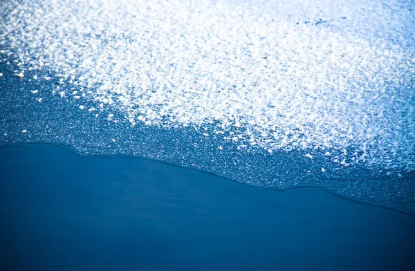 Zima rzeki lodem — Zdjęcie stockowe