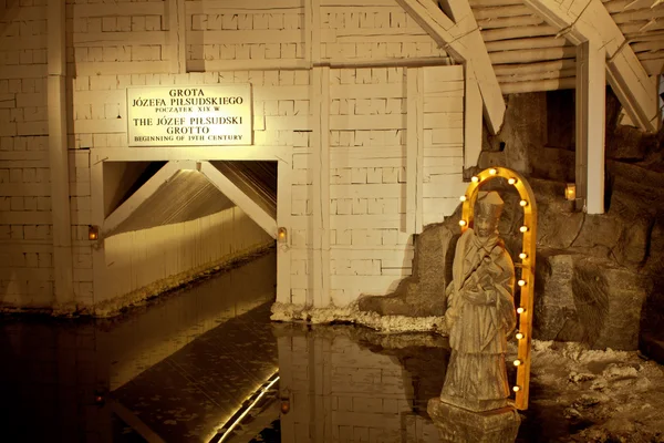 WIELICZKA, POLONIA - 21 de octubre de 2013: La mina salada en Wieliczk — Foto de Stock