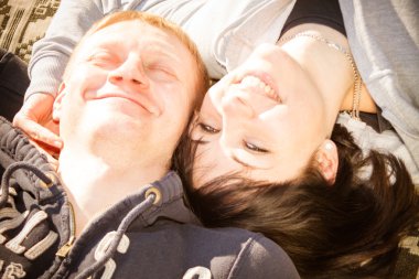 aşık genç güzel bir çift portre kapatın