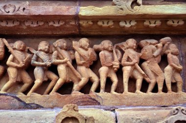 savaş alanında eski worriors oyma