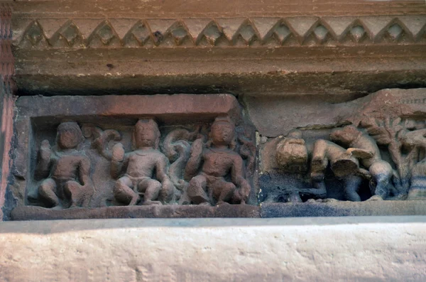 Schnitzereien an Tempelwänden in Khajuraho ad 930-950 — Stockfoto