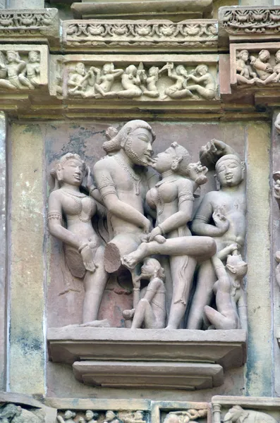 Rytiny na zdi chrámu v khajuraho ad 930-950 — Stock fotografie