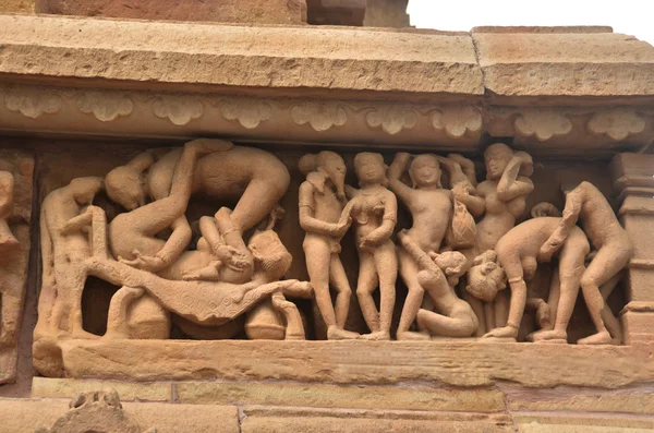 Ristningarna på templet väggarna i khajuraho ad 930-950 Stockfoto
