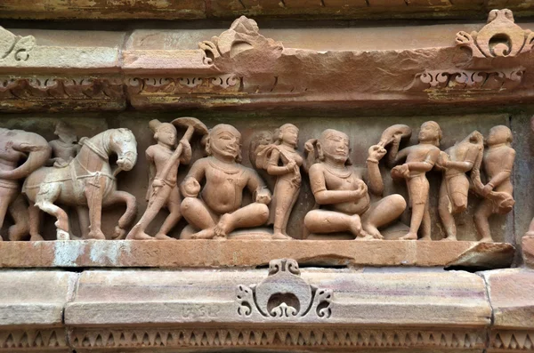 Sculture sulle pareti del tempio a Khajuraho — Foto Stock