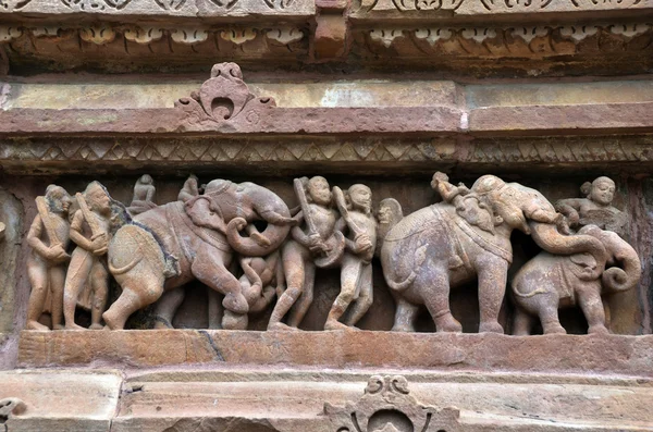 Schnitzereien an Tempelwänden in Khajuraho — Stockfoto
