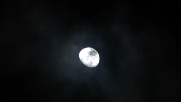 La lune et les nuages 